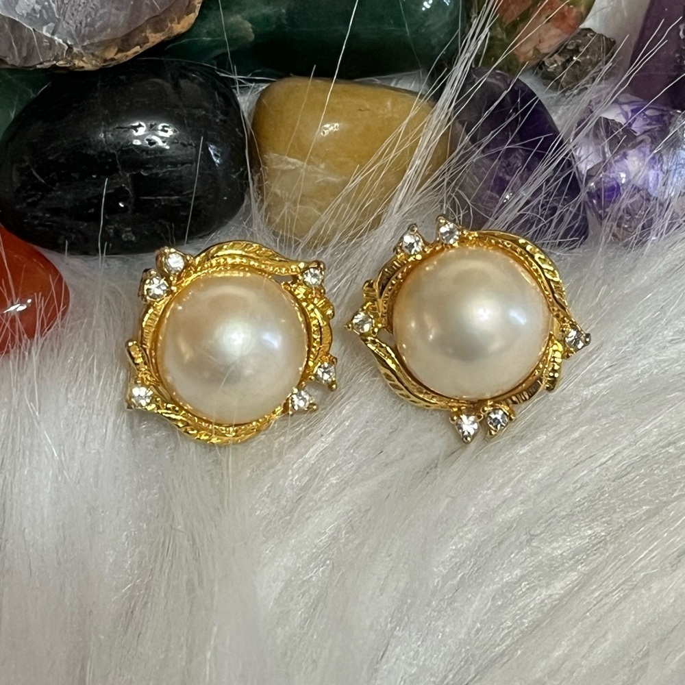 Vintage Pearl Clip On Earrings